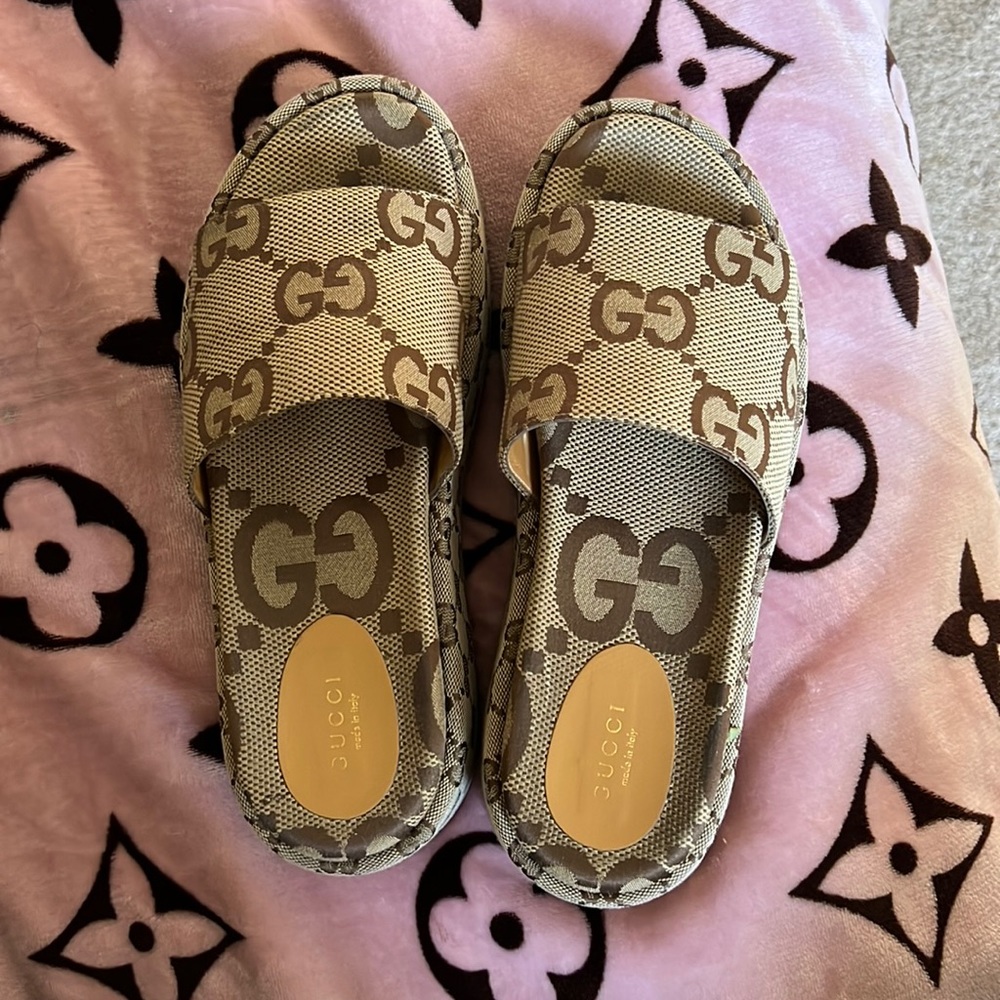 Gucci plateform slides